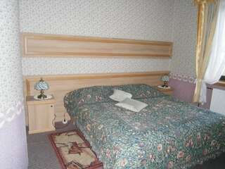 Отели типа «постель и завтрак» Nemunas Tour Residence Каунас Роскошный трехместный номер-21
